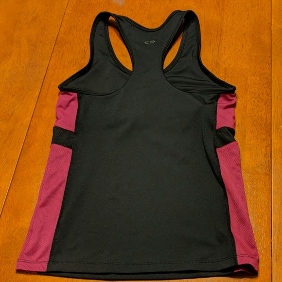 Racerback workout top - Picture 2 of 3